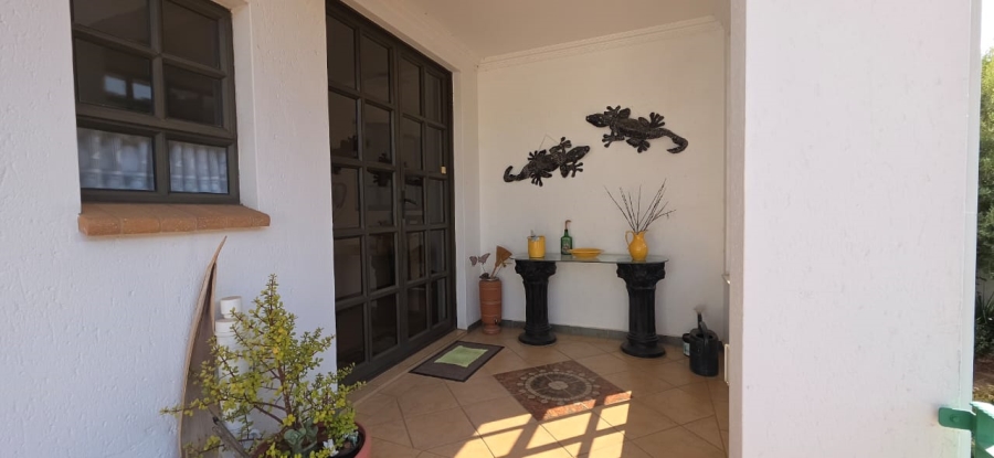 4 Bedroom Property for Sale in Caribbean Beach Club North West